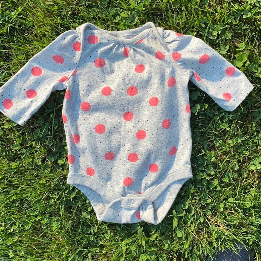BabyGap Polka Dot Long Sleeve One Piece Bodysuit (Size 0-3 Months)